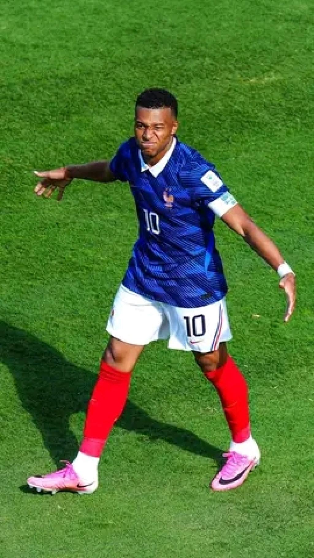 Kylian Mbappe, first player in history to win back-to-back FIFA World Cup top scorer's award