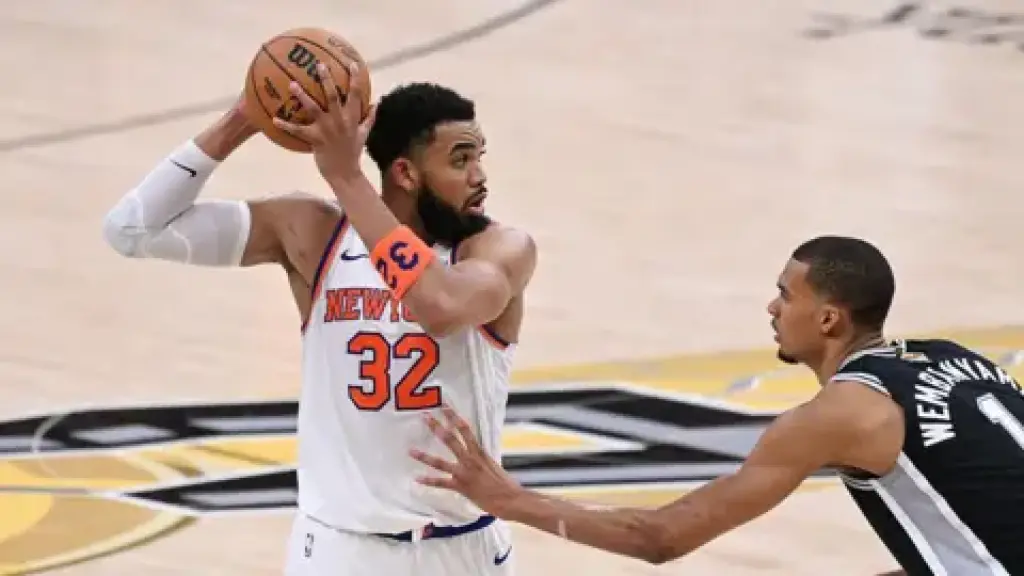 New York Knicks leads 7-game NBA Finals 1-0 over San Antonio Spurs
