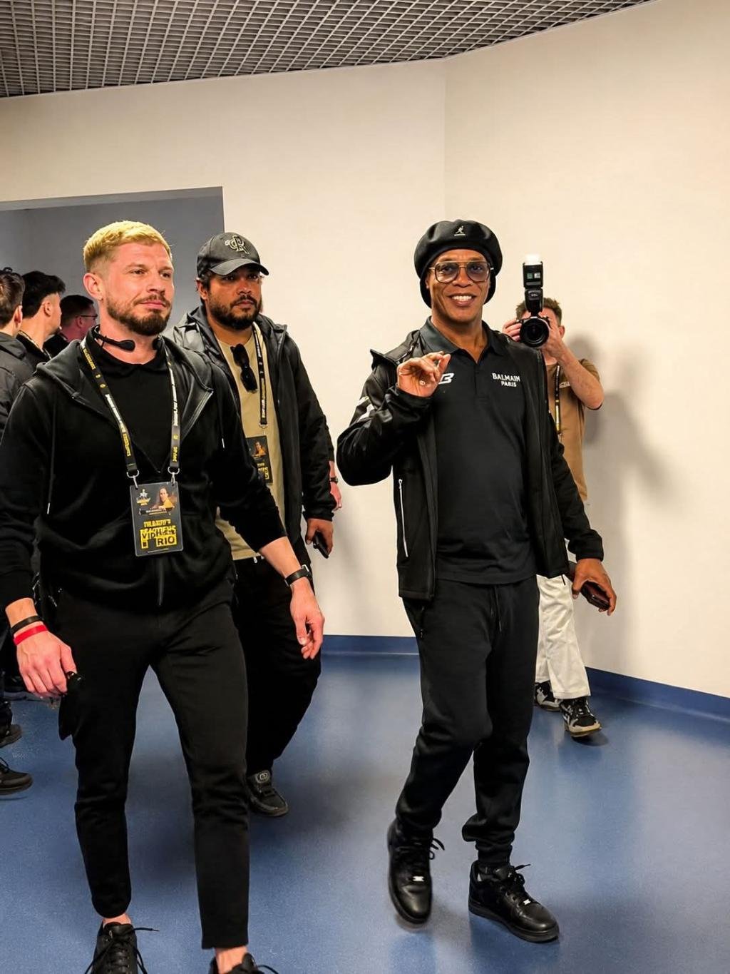 Ronaldinho arrives in the United States to support Brazil at the World Cup