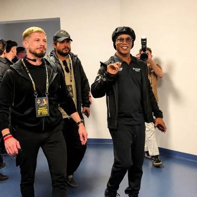 Ronaldinho arrives in the United States to support Brazil at the World Cup