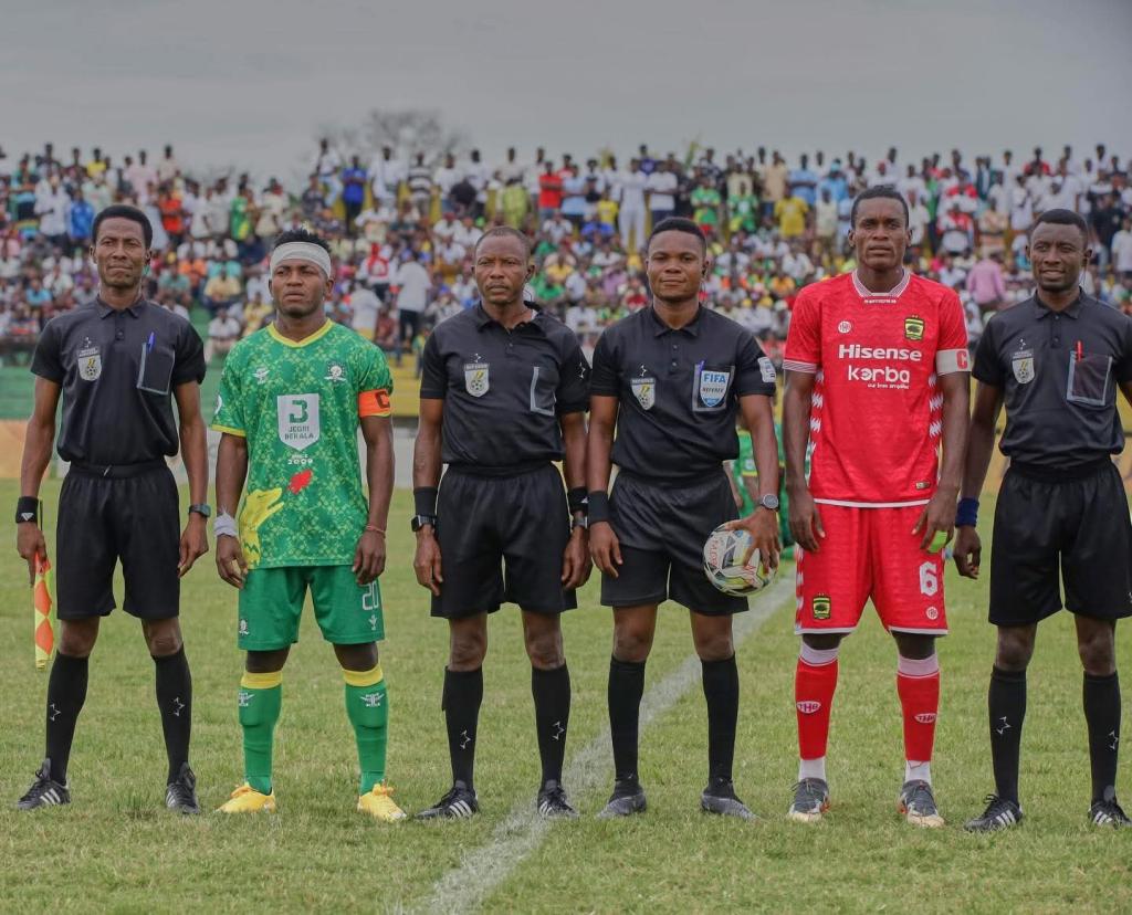 Asante Kotoko and Aduana FC show mutual respect to each other after Sunday's league game at Dormaa-Ahenkroh