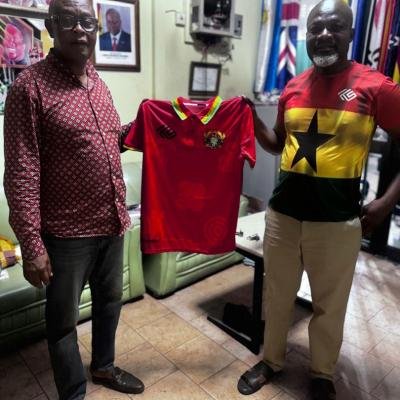 Kaysports CEO Kwame Owusu-Ameyaw presents Ghana branded sports jersey to 'One Man Supporter'